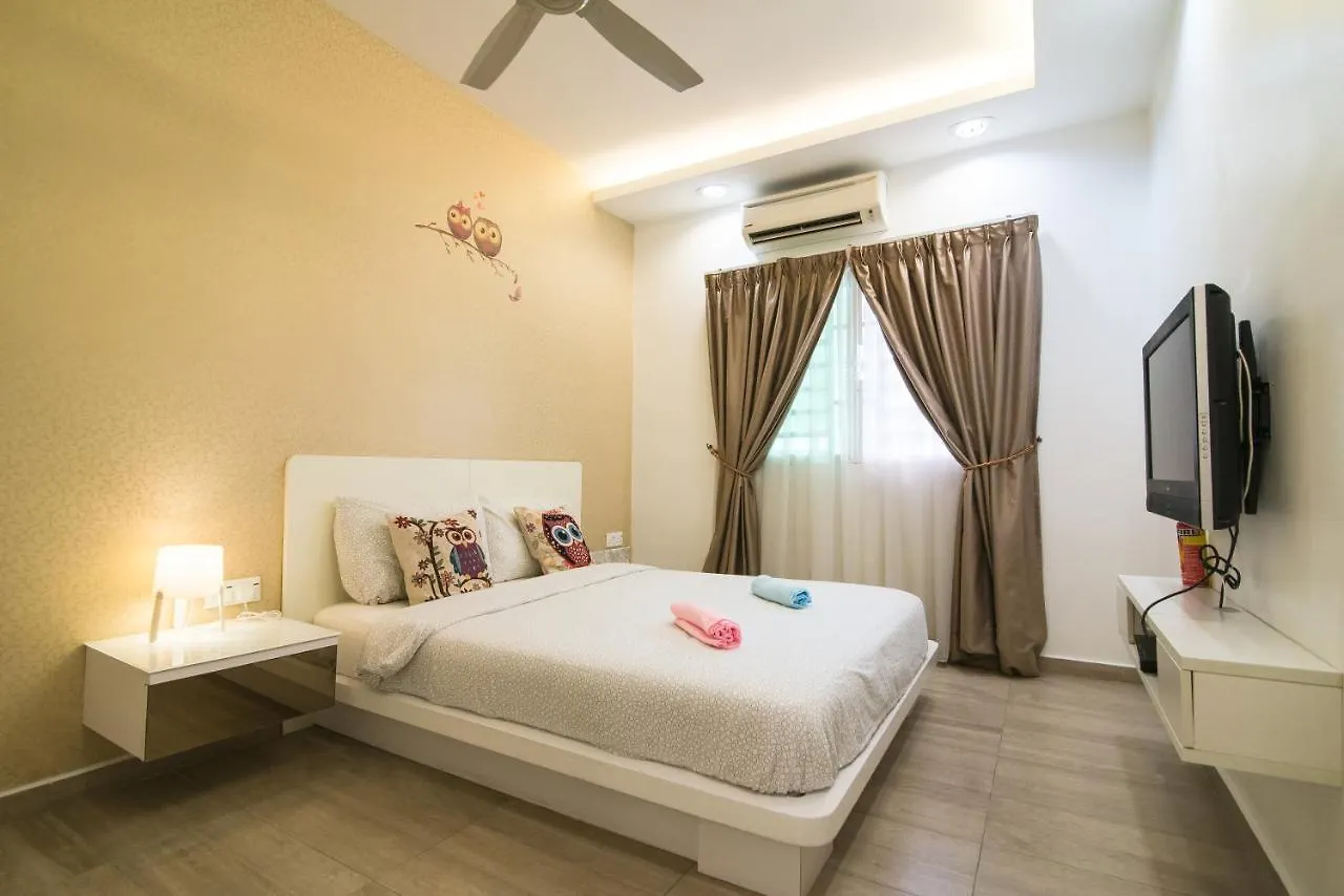 Landed Cozy House Near Spice, Airport Apartment Kampong Manggis