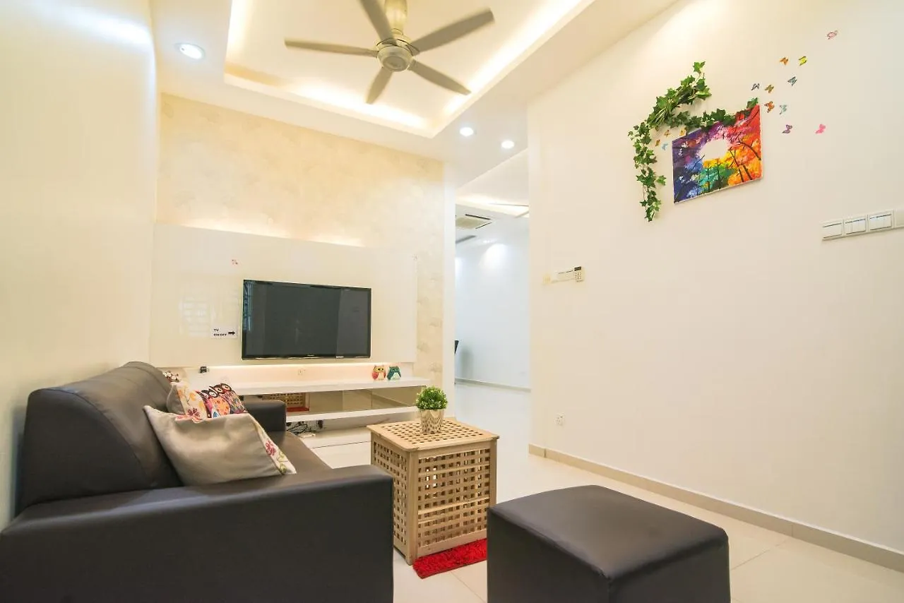 Landed Cozy House Near Spice, Airport Apartment Kampong Manggis Homestay