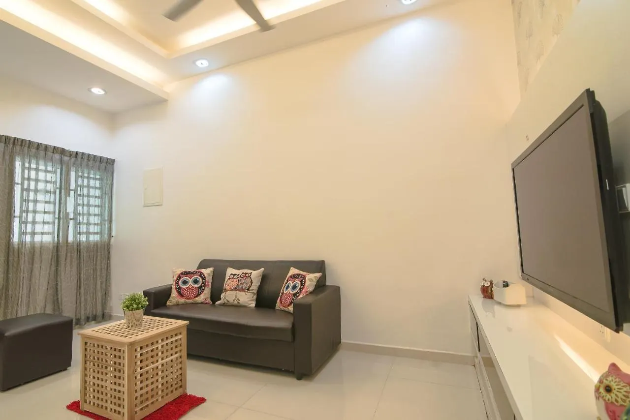 Landed Cozy House Near Spice, Airport Apartment Kampong Manggis