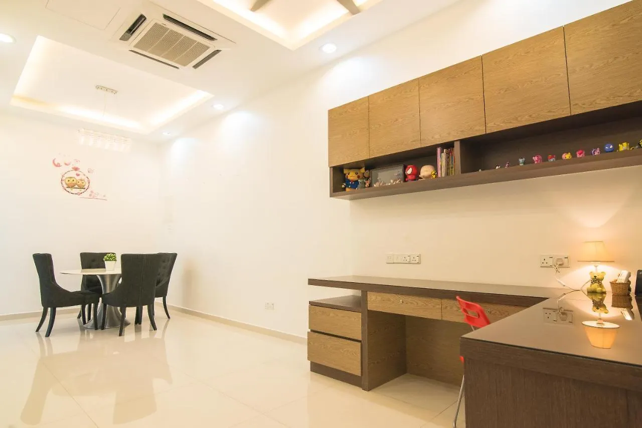 Landed Cozy House Near Spice, Airport Apartment Kampong Manggis 0*,