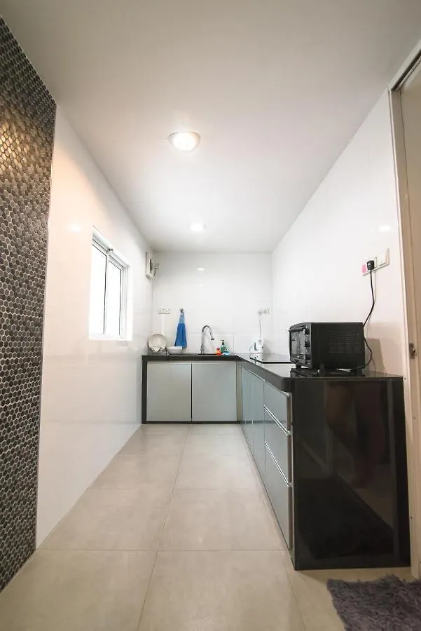 Homestay Landed Cozy House Near Spice, Airport Apartment Kampong Manggis