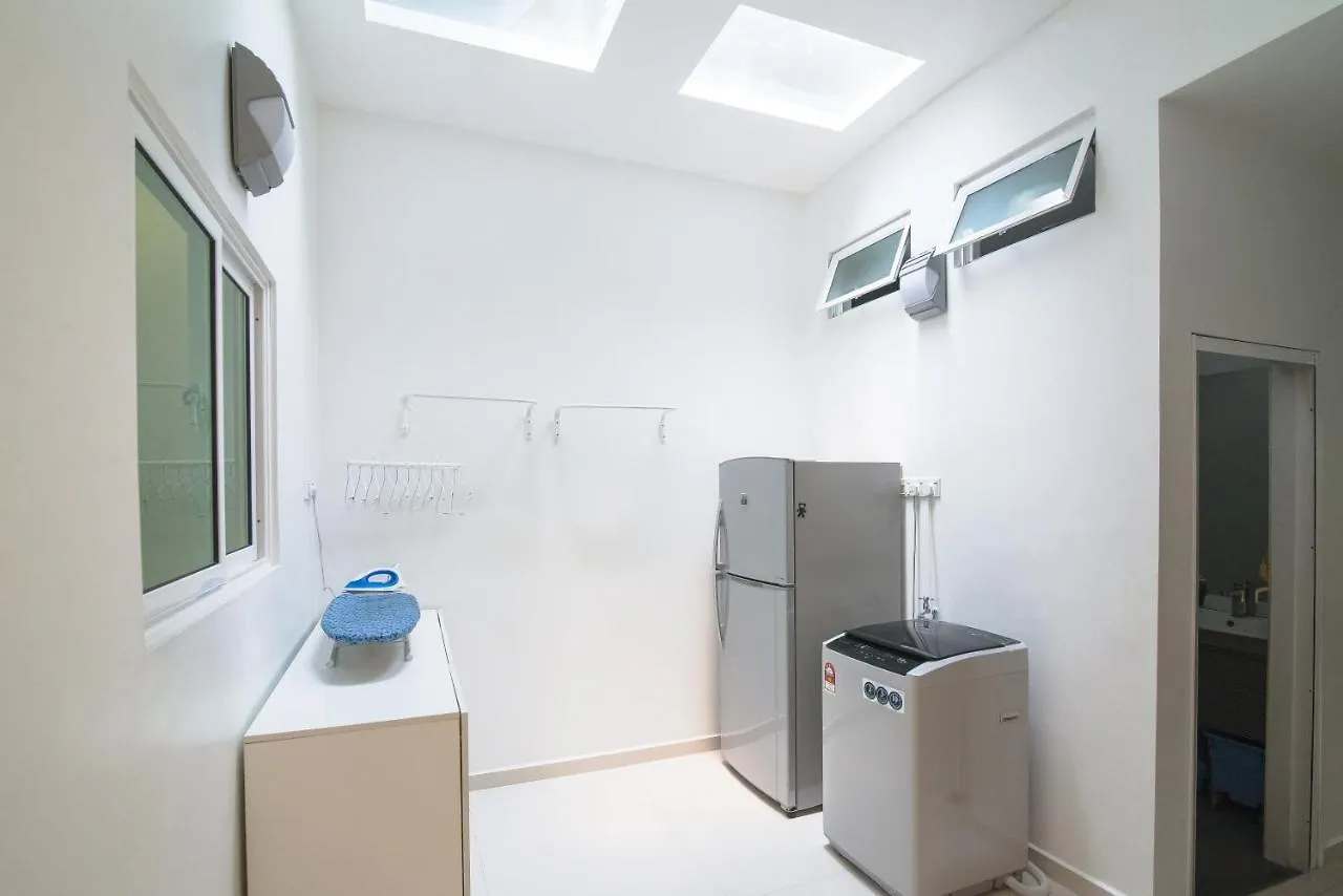 Homestay Landed Cozy House Near Spice, Airport Apartment Kampong Manggis Malaysia